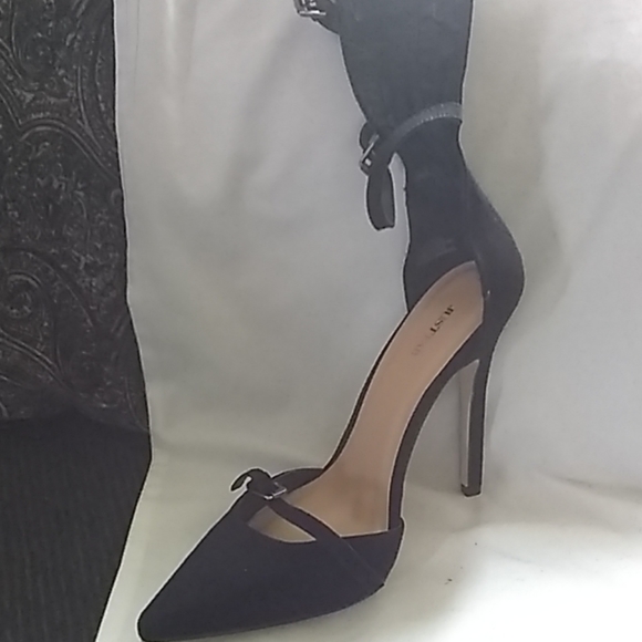 Shoes - Picture 2 of 4